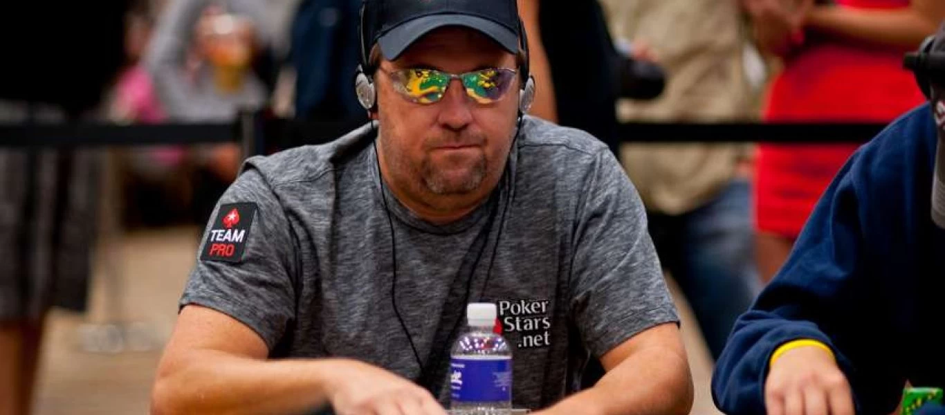 1.800.000 χωρίς φύλλο: Ο ερασιτέχνης που έκανε την κορυφαία μπλόφα στην ιστορία του πόκερ (βίντεο-φωτο)